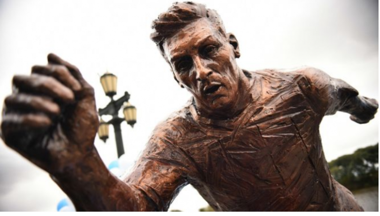 Lionel Messi Statue